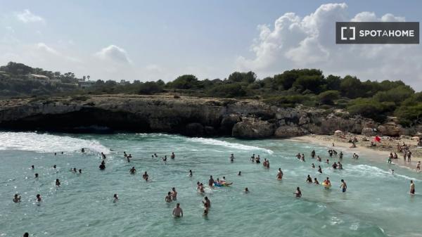 Apartamento inteiro de 2 quartos em Cales de Mallorca