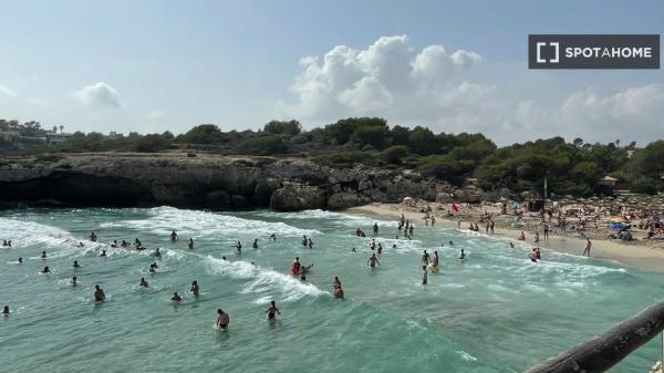 Apartamento inteiro de 2 quartos em Cales de Mallorca