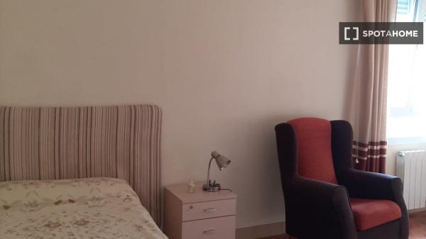 Room for rent in 4-bedroom apartment in Santander