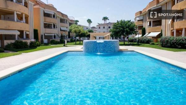 Whole 2 bedrooms apartment in Denia