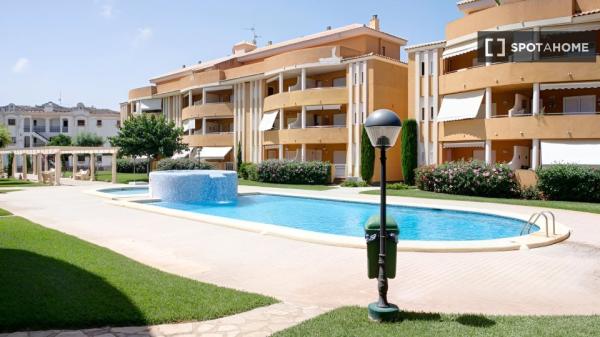 Apartamento inteiro de 2 quartos em Denia