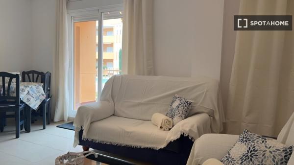 Apartamento inteiro de 2 quartos em Denia