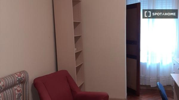 Room for rent in 4-bedroom apartment in Santander