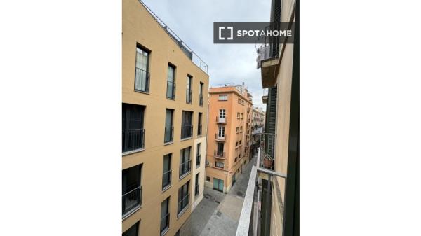 Se alquila habitación en piso de 4 dormitorios en El Born, Barcelona