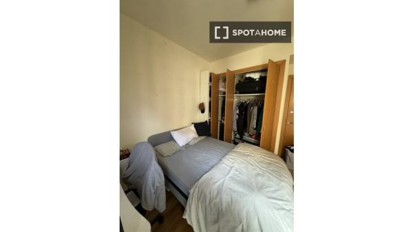 Se alquila habitación en piso de 4 dormitorios en El Born, Barcelona