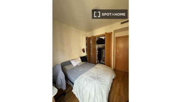 Se alquila habitación en piso de 4 dormitorios en El Born, Barcelona