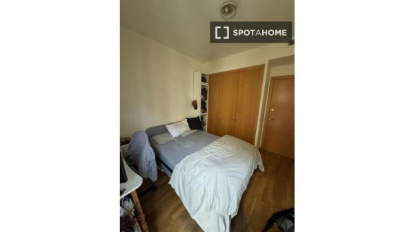 Se alquila habitación en piso de 4 dormitorios en El Born, Barcelona