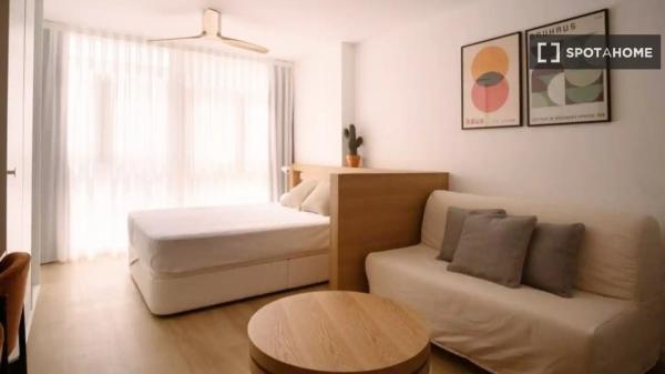 Apartamento de 1 dormitorio en alquiler en Valencia