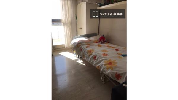 Apartamento de 2 dormitorios en alquiler en Valencia