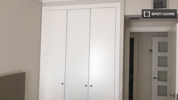 Apartamento de 2 dormitorios en alquiler en Valencia