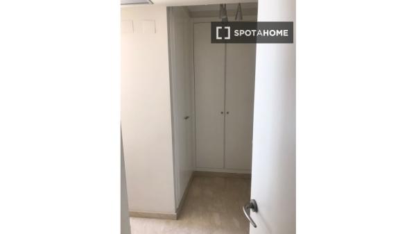 Apartamento de 2 dormitorios en alquiler en Valencia