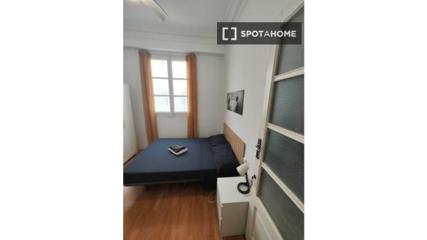 Dormitorio en piso compartido en Valencia