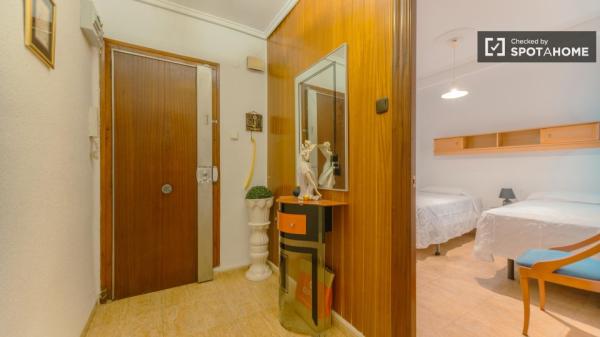 Apartamento de 2 dormitorios en alquiler en Valencia