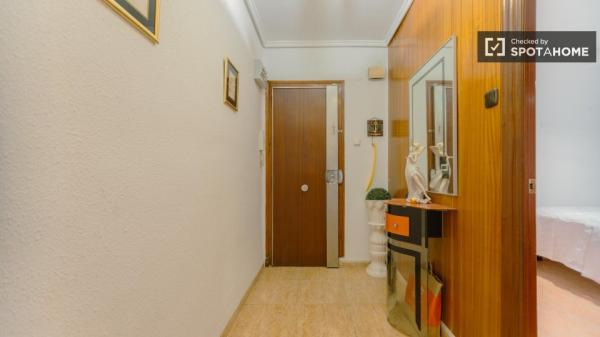 Apartamento de 2 dormitorios en alquiler en Valencia