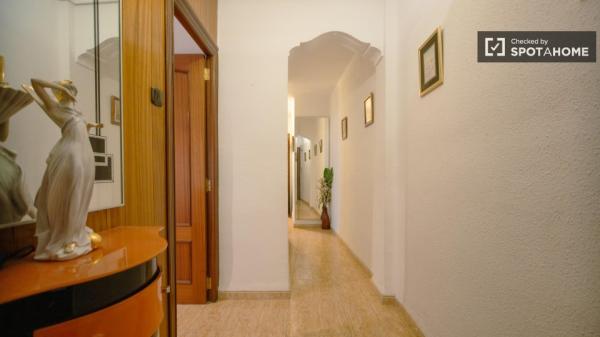 Apartamento de 2 dormitorios en alquiler en Valencia