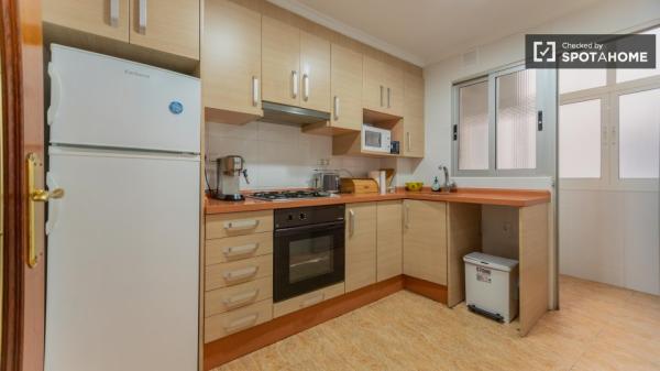 Apartamento de 2 dormitorios en alquiler en Valencia