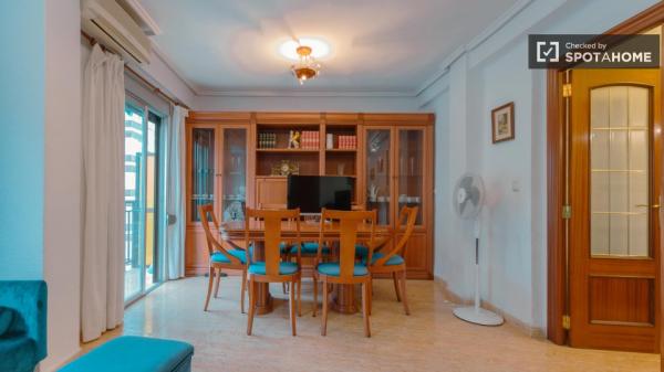 Apartamento de 2 dormitorios en alquiler en Valencia