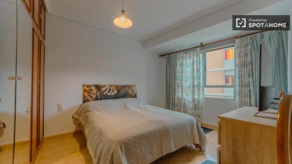 Apartamento de 2 dormitorios en alquiler en Valencia