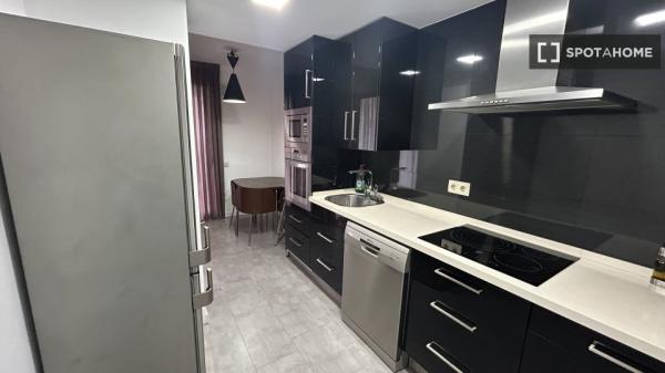 Se alquila habitación en apartamento de 3 dormitorios en Barcelona