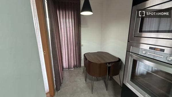 Se alquila habitación en apartamento de 3 dormitorios en Barcelona