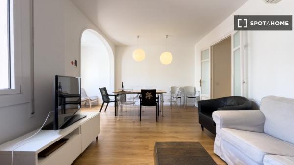 Piso entero de 4 habitaciones en barcelona.