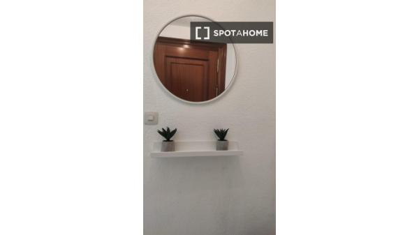 Apartamento completo de 2 dormitorios en Granada