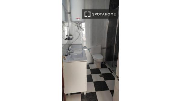 Apartamento completo de 2 dormitorios en Granada