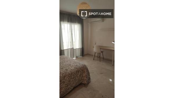 Apartamento completo de 2 dormitorios en Granada