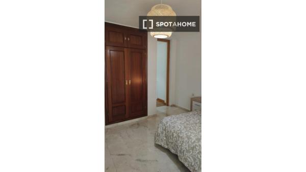 Apartamento completo de 2 dormitorios en Granada