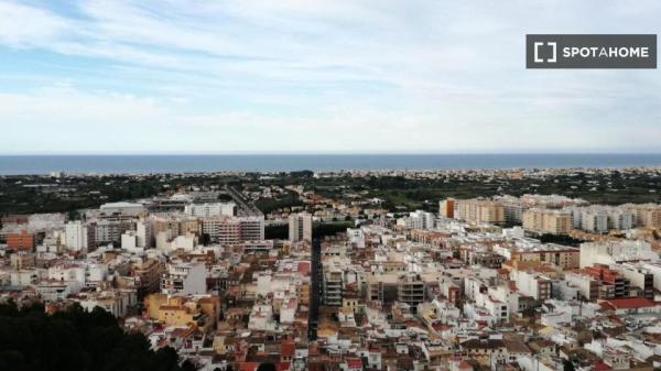 Piso de 1 dormitorio en alquiler en Oliva, Valencia