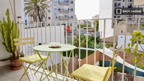 Apartamento de 2 dormitorios en alquiler en L'Eixample, Valencia