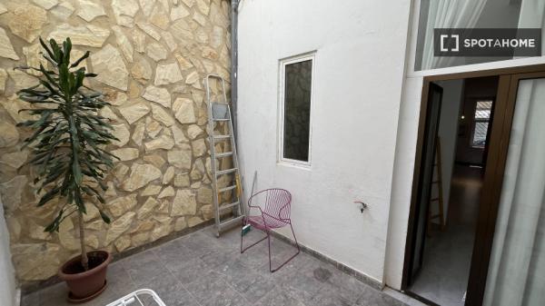 Piso de 1 dormitorio en alquiler en Alicante