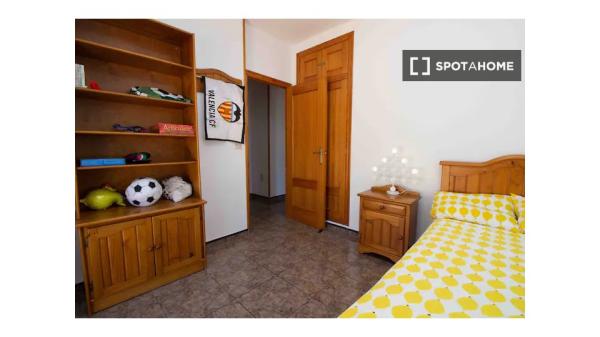 Piso de 5 habitaciones en alquiler en La Pobla De Vallbona