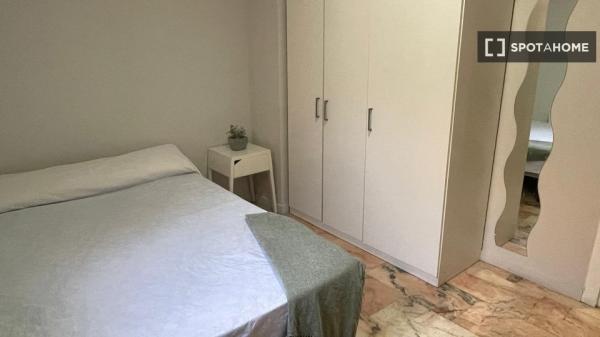 Habitación en piso compartido en Sevilla