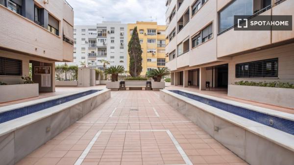 Se alquila piso tipo estudio en Pol. Ind. La Térmica, Málaga