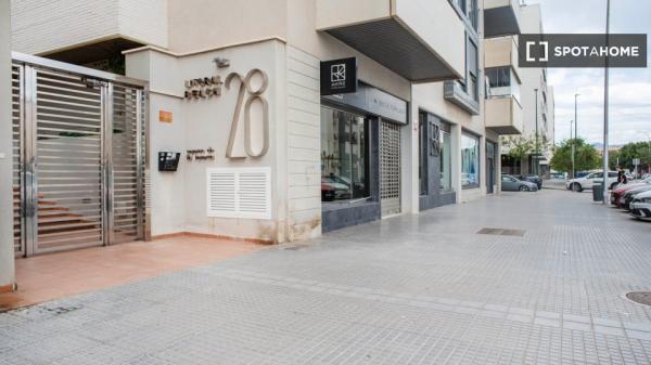 Se alquila piso tipo estudio en Pol. Ind. La Térmica, Málaga