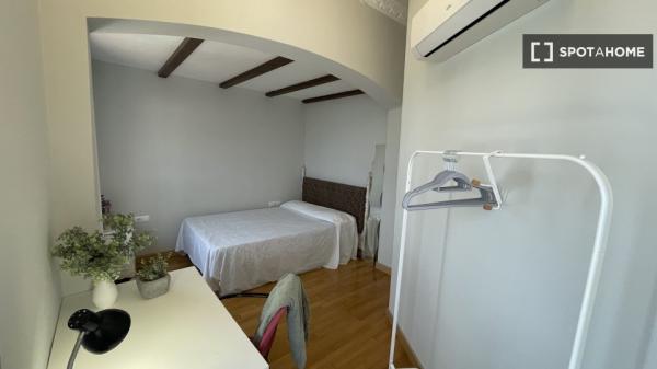 Habitación en piso compartido en Sevilla