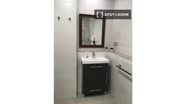 Apartamento de 2 dormitorios en alquiler en Valencia