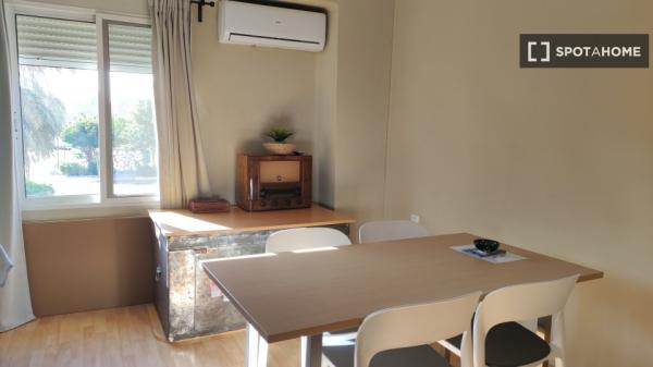 Apartamento de 2 dormitorios en alquiler en Valencia