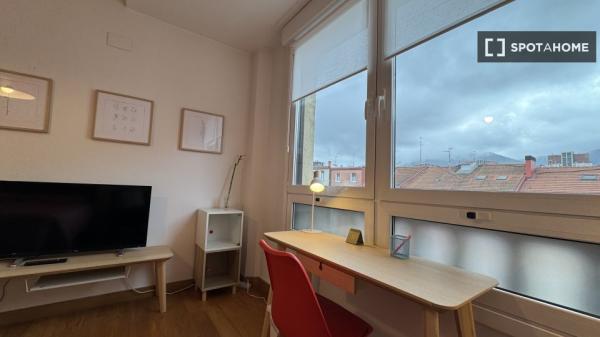 Room in shared apartment in Bilbao