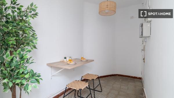 Habitación en piso compartido en barcelona.