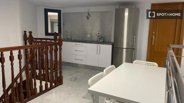 Zimmer zu vermieten in 8-Zimmer-Wohnung in Murcia