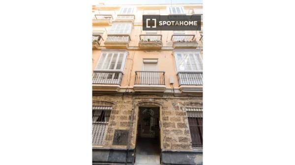 Apartamento completo de 2 habitaciones en Cádiz