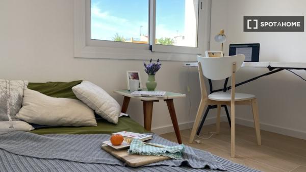 Piso entero de 5 habitaciones en Sabadell