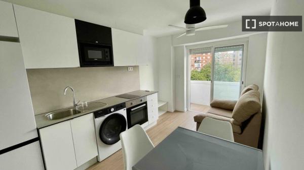 Apartamento de 1 dormitorio en alquiler en Malilla, Valencia