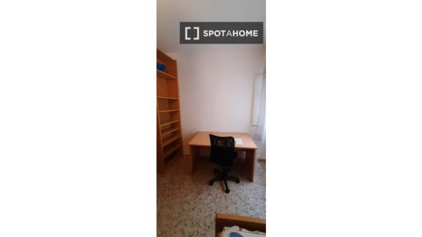 Quarto para alugar em apartamento de 3 quartos em San Pedro, Córdoba