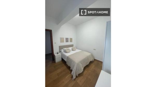 Chambre à louer dans un appartement de 5 chambres à Vigo