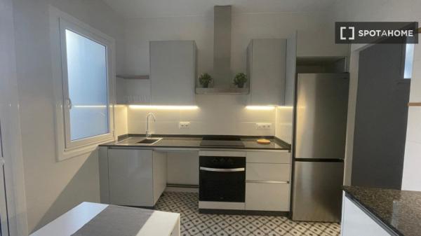 Room for rent in 5-bedroom apartment in Vigo