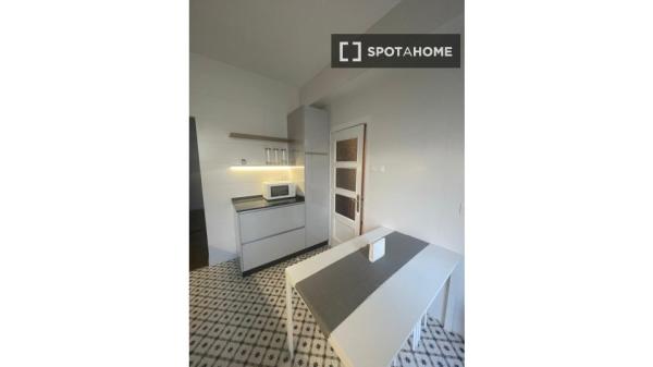 Chambre à louer dans un appartement de 5 chambres à Vigo