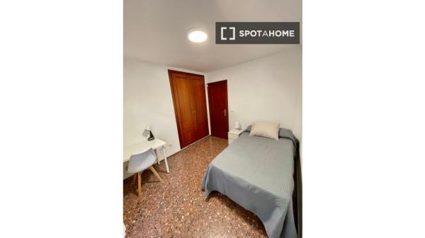 Zimmer zu vermieten in 4-Zimmer-Wohnung in Alcoi, Alicante